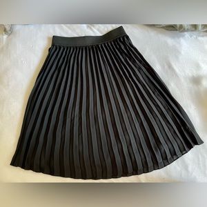 Black pleated skirt